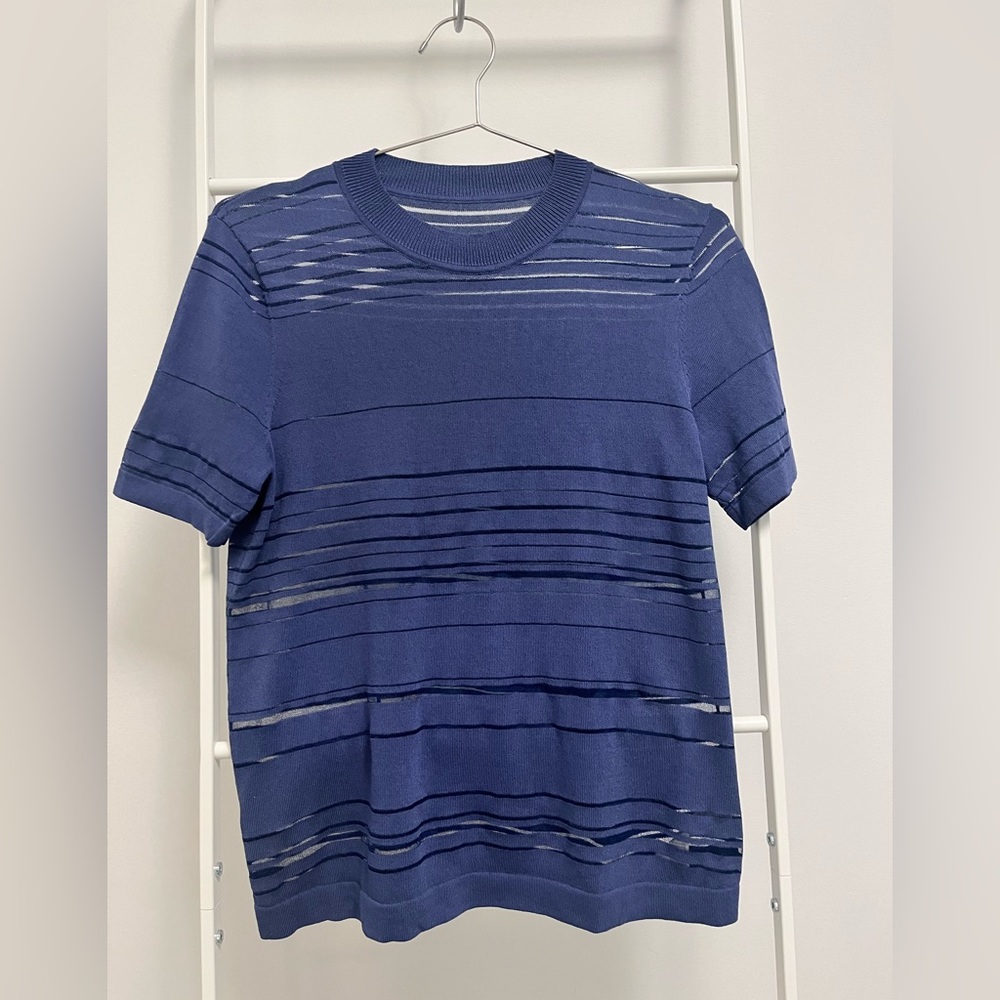 Short sleeve blue knit tee, size XS-S